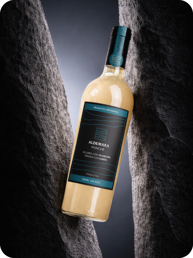 Branding y diseño de packaging para la marca de bebida artesanal Aldemara Ponche.